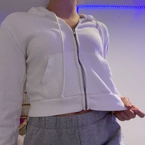 🌟 white cropped hoodie